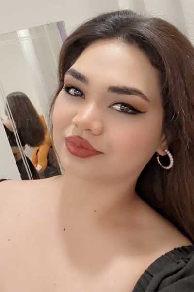 Professional Aerocity Escorts for Business Travelers – Book Now