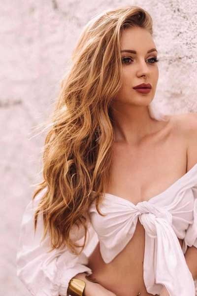 Price Perspectives: Cheap vs Premium Call Girls in Aerocity