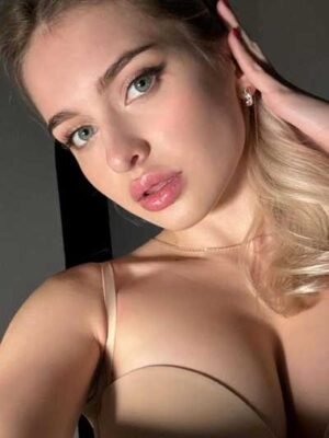 Experienced Housewife Escorts in Aerocity Delhi – Mature & Sophisticated