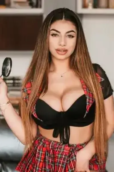 Premium Escorts Service in Paharganj near New Delhi Railway Station