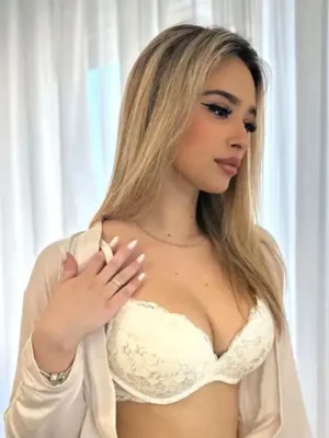 Russian Escorts Service in Aerocity – Premium Foreigner Companions Near Airport